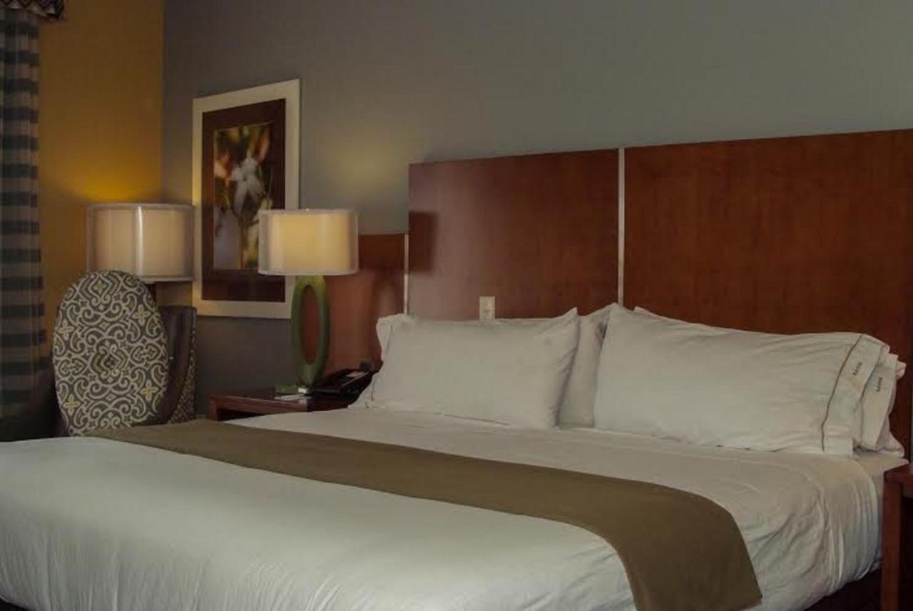  | Holiday Inn Express Perry-National Fairground Area