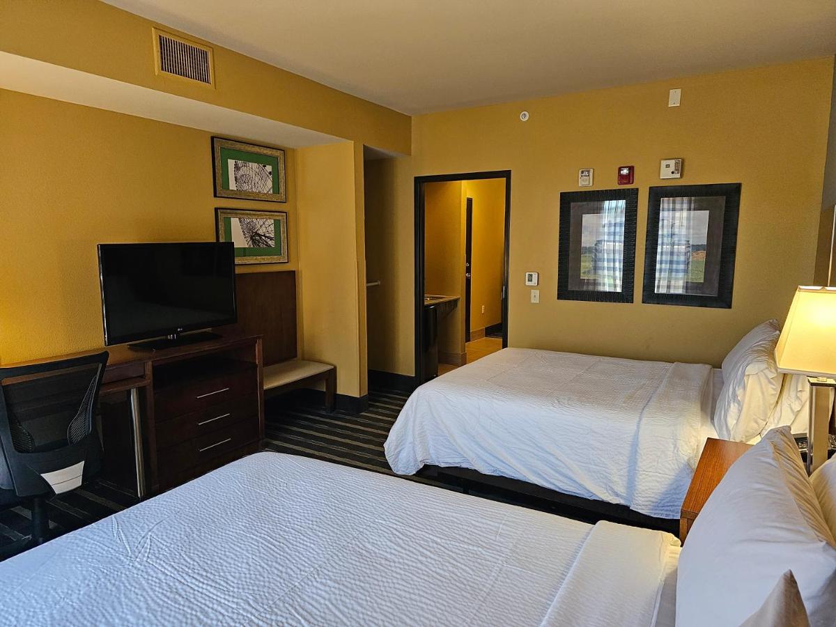  | Holiday Inn Express Perry-National Fairground Area