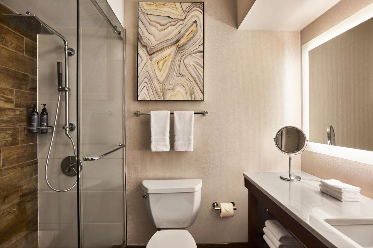Executive Suite, 1 King at The Westin San Francisco Airport
