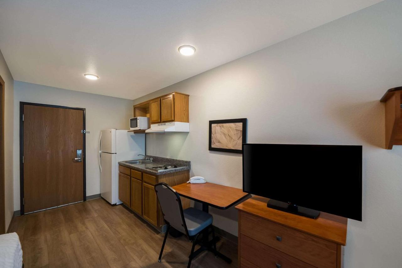 Standard Doube Room with Sofa Bed - Accessible/Non-Smoking at WoodSpring Suites Fort Worth Fossil Creek