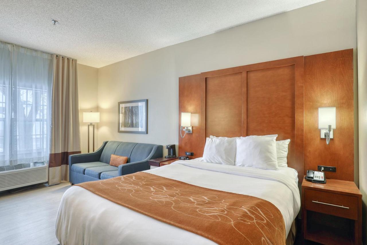 Double Suite - Accessible/Non-Smoking at Comfort Suites Appleton Airport