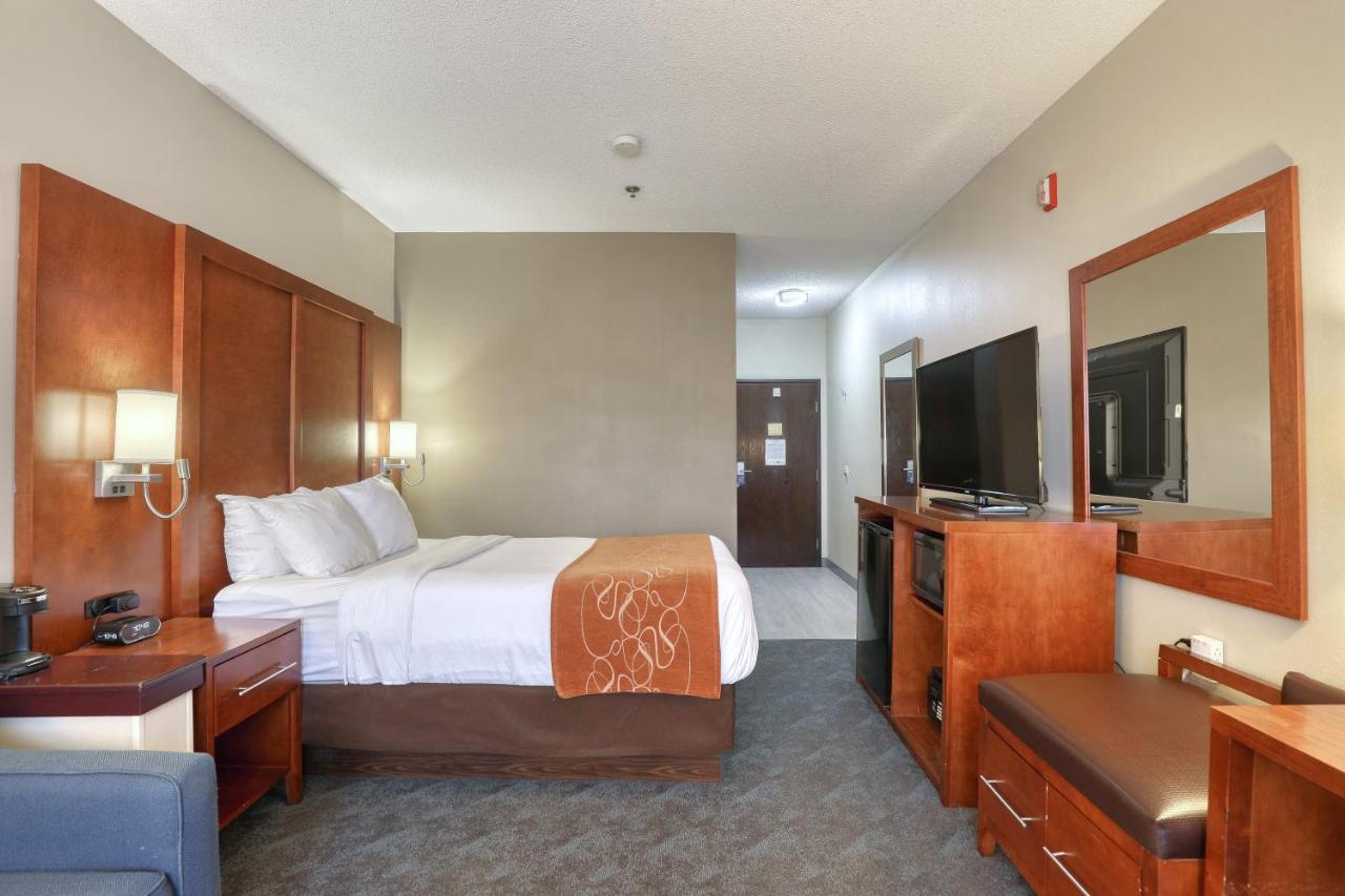 Double Suite - Accessible/Non-Smoking at Comfort Suites Appleton Airport