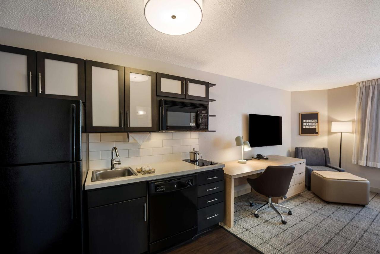 Studio Queen Suite at Sonesta Simply Suites Jersey City