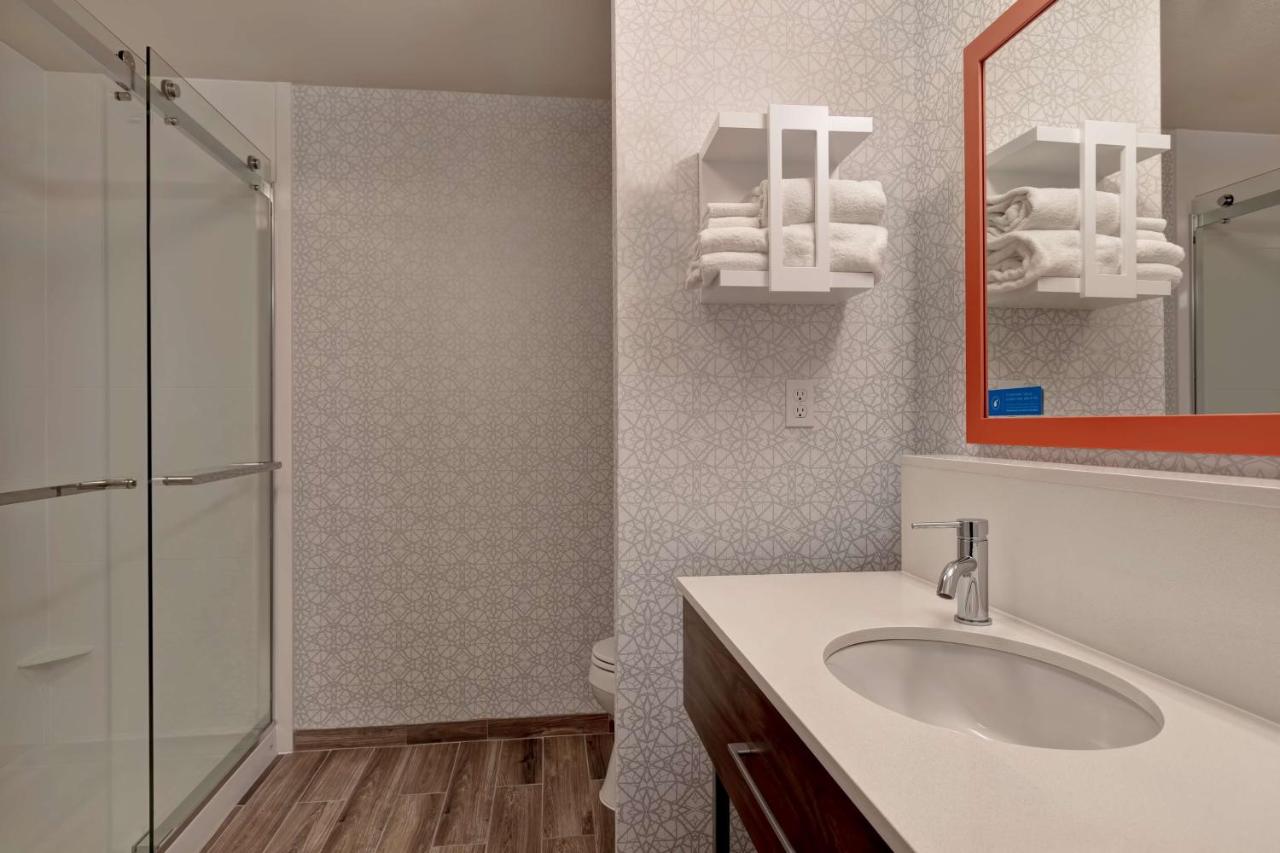 King Room - Non-Smoking at Hampton Inn & Suites Rohnert Park - Sonoma County