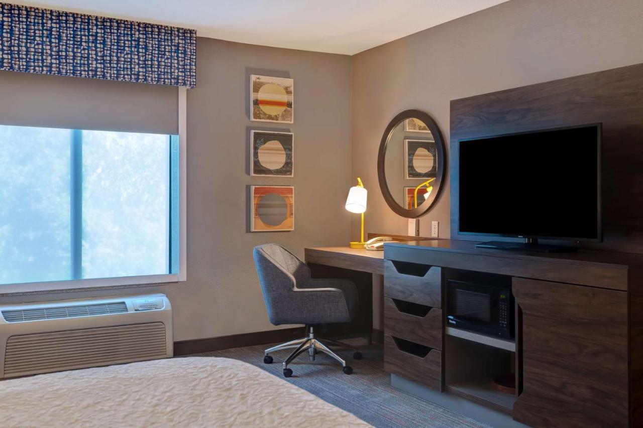 King Room - Non-Smoking at Hampton Inn & Suites Rohnert Park - Sonoma County