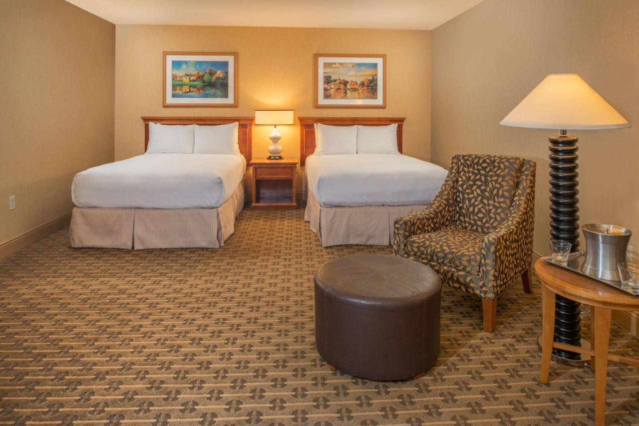 Double Room with Garden View - Disability Access at Hilton Seattle Airport & Conference Center