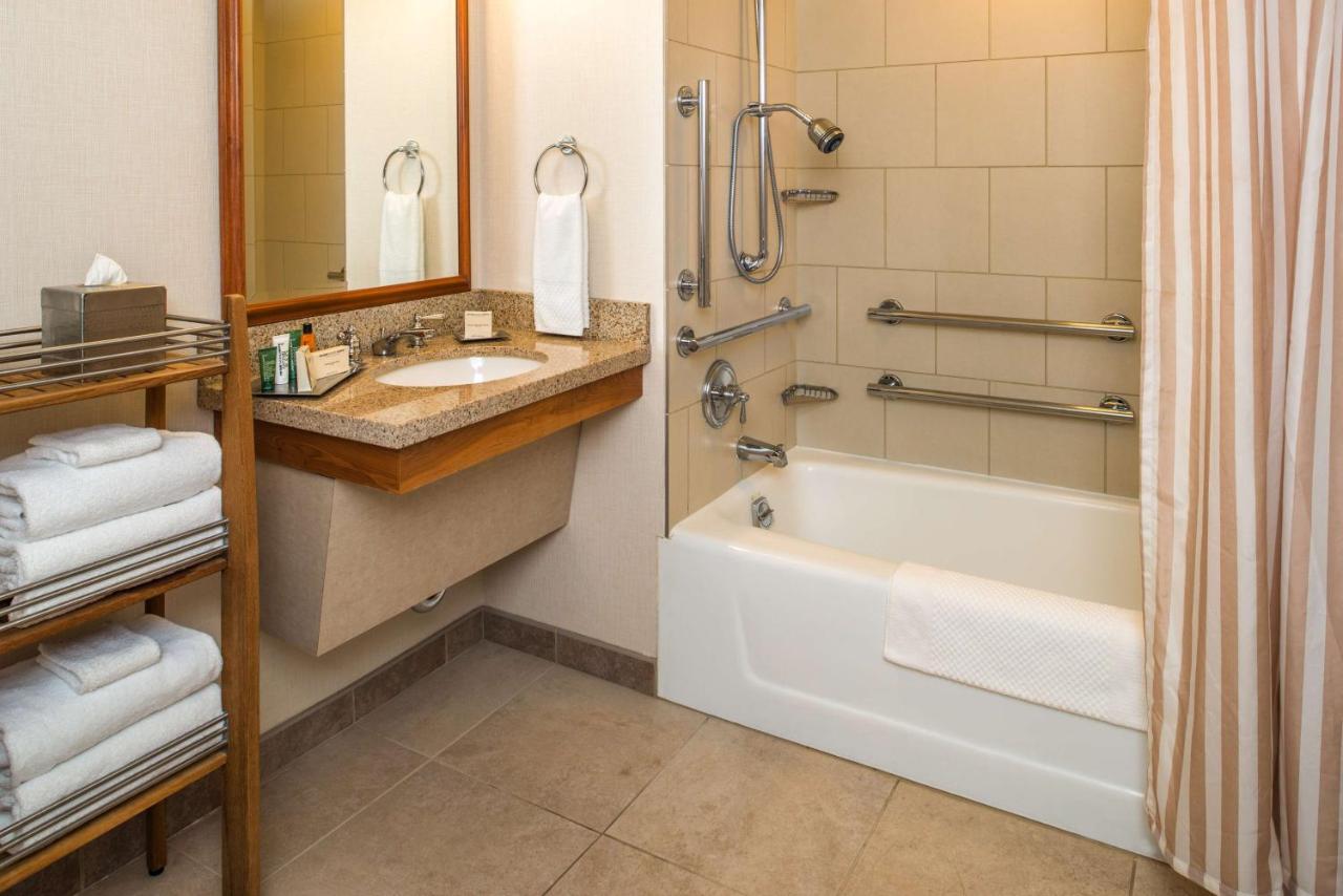 Double Room with Garden View - Disability Access at Hilton Seattle Airport & Conference Center
