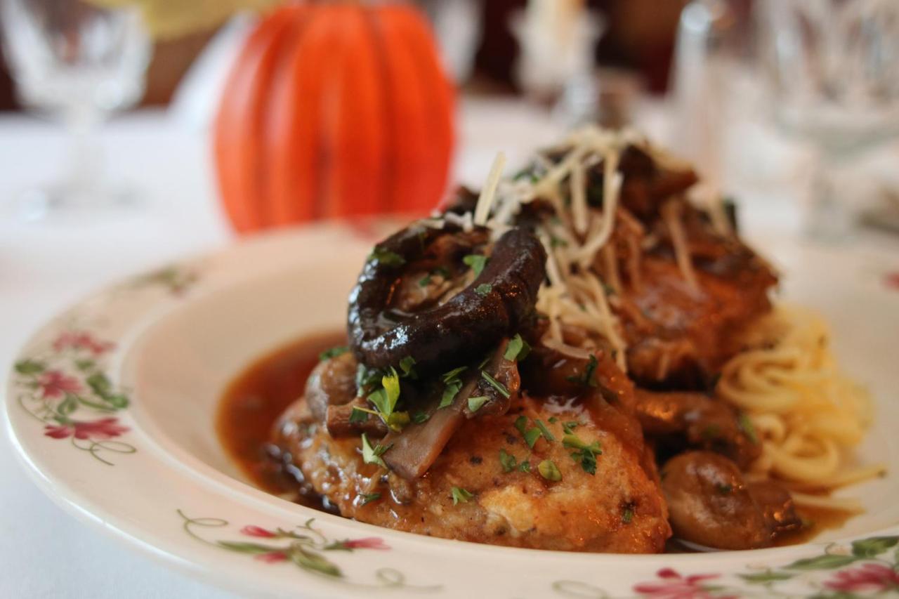 | Fullerton Inn & Restaurant