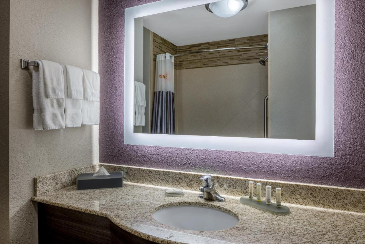 King Suite at La Quinta Inn & Suites by Wyndham Covington