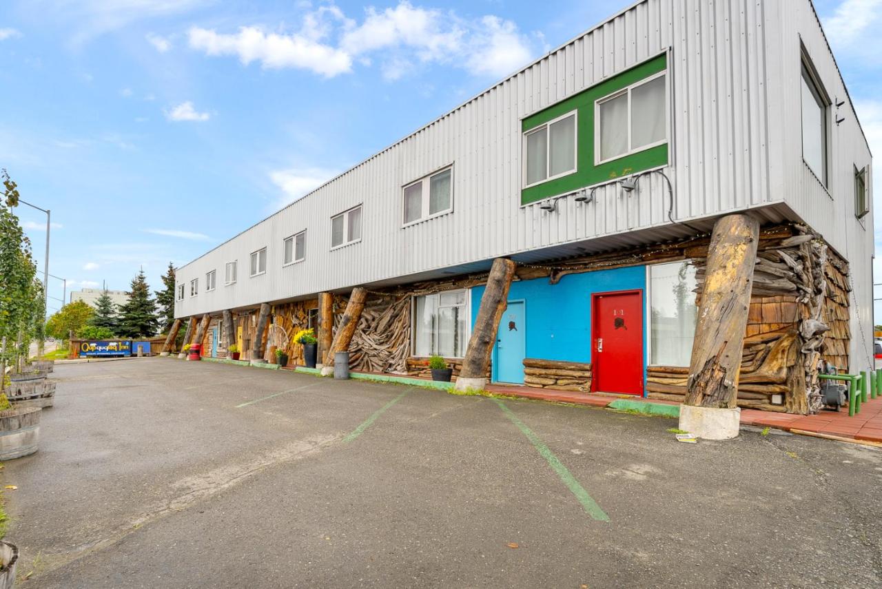 | Qupqugiaq Inn