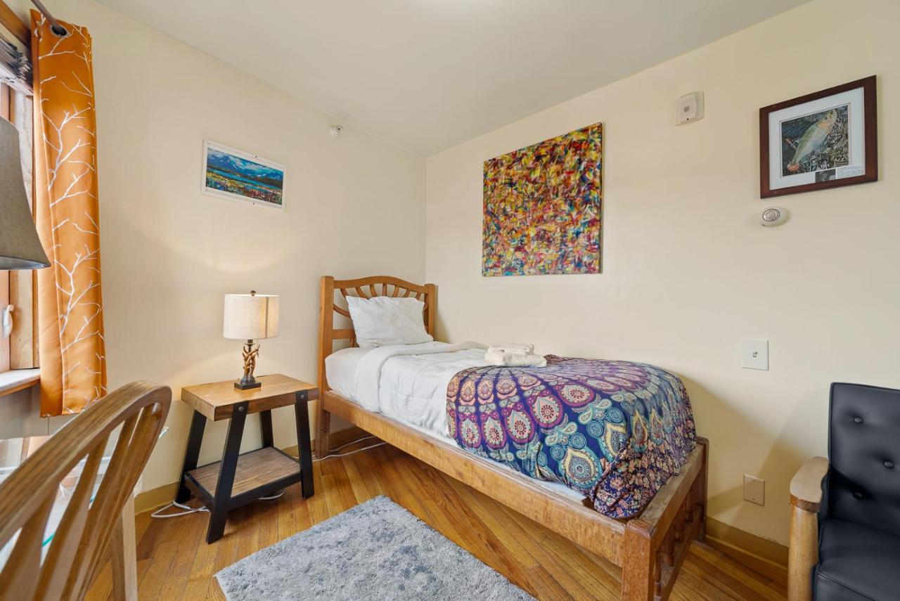 | Qupqugiaq Inn