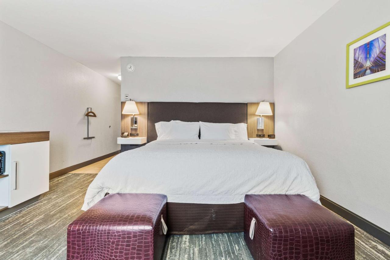 King Room - Non-Smoking at Hampton Inn & Suites Colorado Springs/Air Force Academy