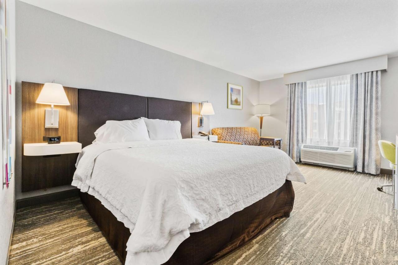 King Room with Sofa Bed at Hampton Inn & Suites Colorado Springs/Air Force Academy