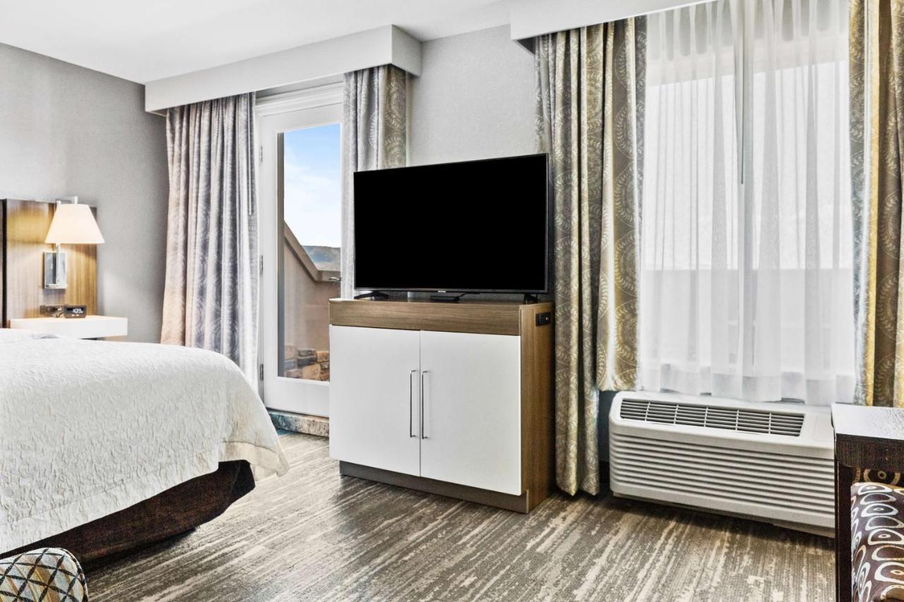 Studio with Balcony at Hampton Inn & Suites Colorado Springs/Air Force Academy