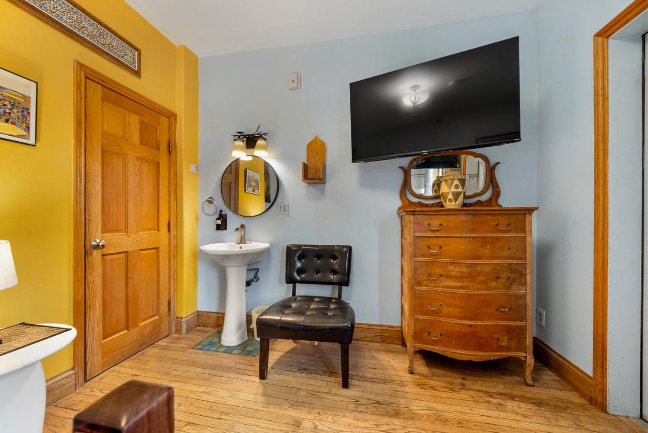| Qupqugiaq Inn