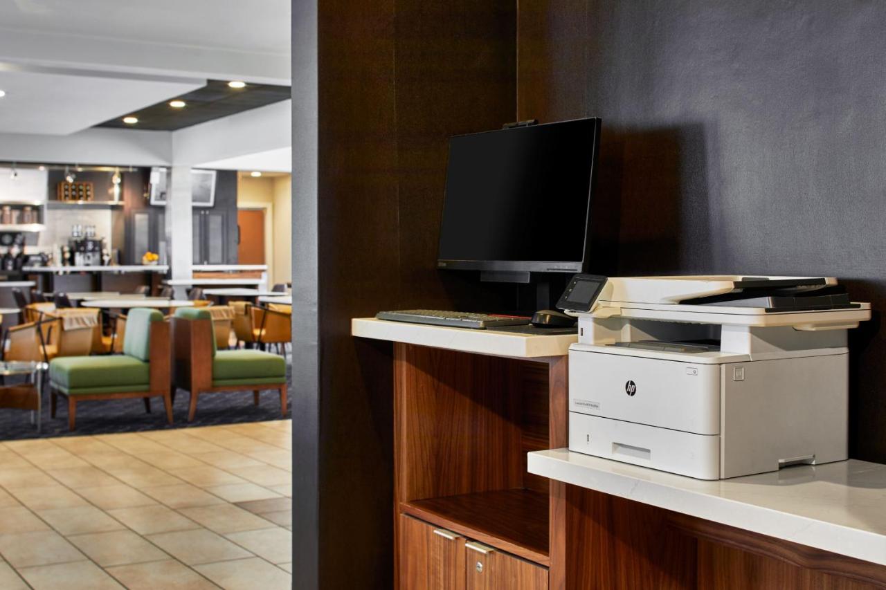 | Courtyard by Marriott Memphis Airport