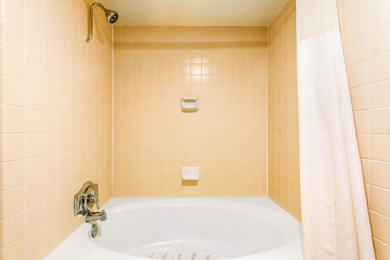 Queen Room with Two Queen Beds - Smoking at Quality Inn Stateline