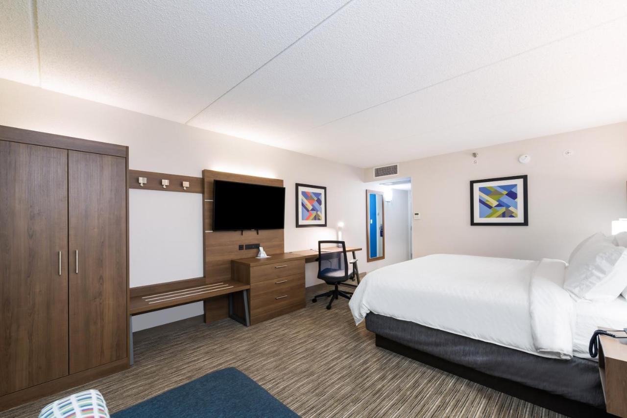 Standard Room at Holiday Inn Express Naperville by IHG