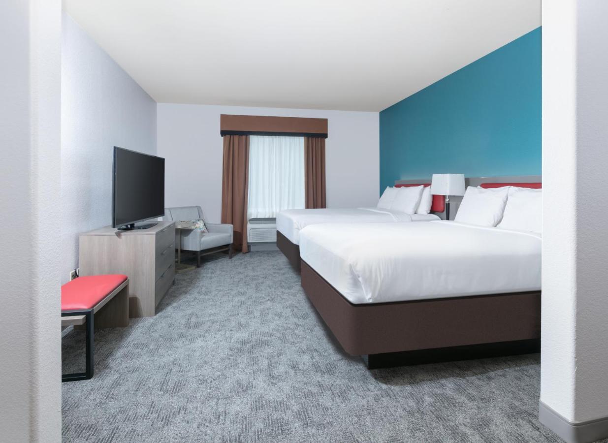 Queen Suite with Two Queen Beds - Disability Access at Comfort Suites Arlington - Entertainment District