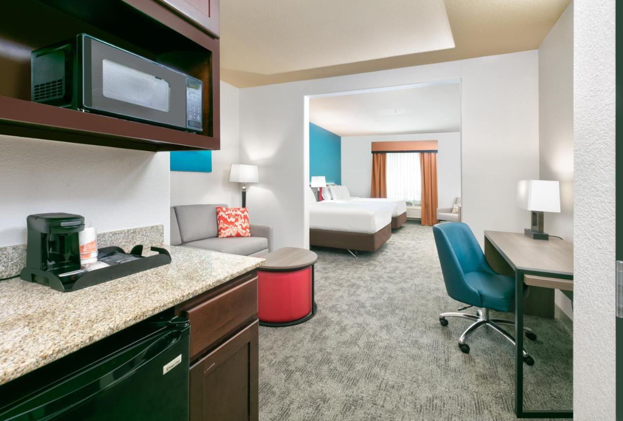 Queen Suite with Two Queen Beds - Disability Access at Comfort Suites Arlington - Entertainment District