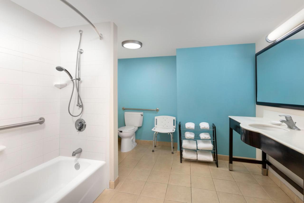 Queen Suite - Disability Access/Non-Smoking at Comfort Suites Lake City