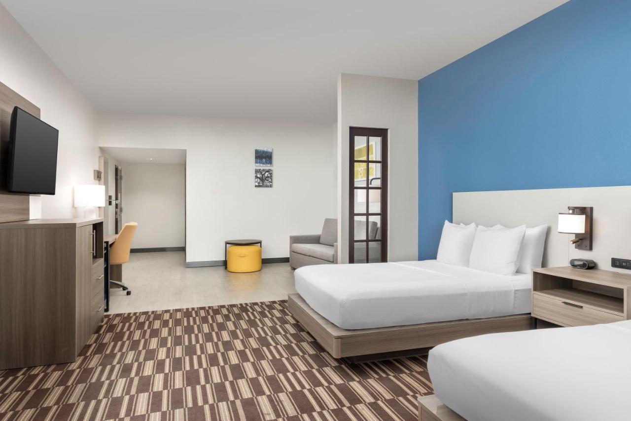 Queen Suite - Disability Access/Non-Smoking at Comfort Suites Lake City