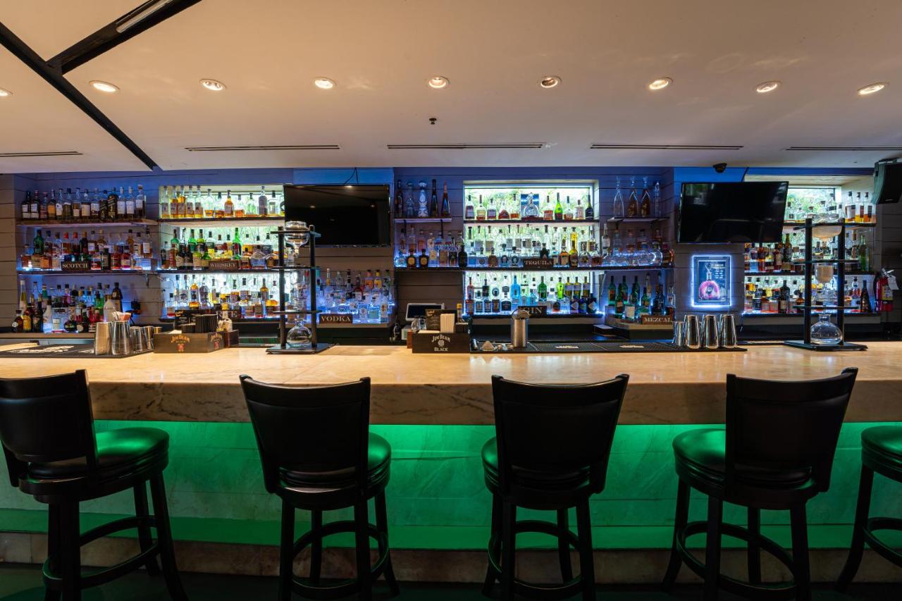 | Albion Hotel