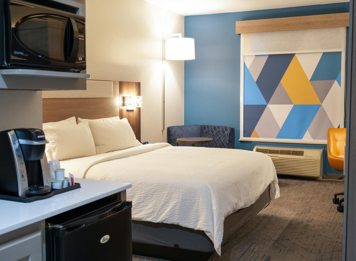 King Room - Non-Smoking at Holiday Inn Express & Suites Dallas Southwest-Cedar Hill by IHG