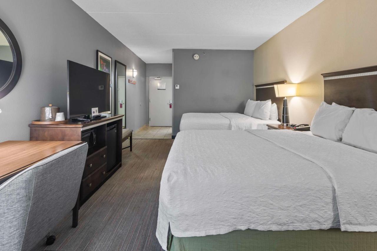 Queen Room - Non-Smoking at Hampton Inn Atlanta/Woodstock