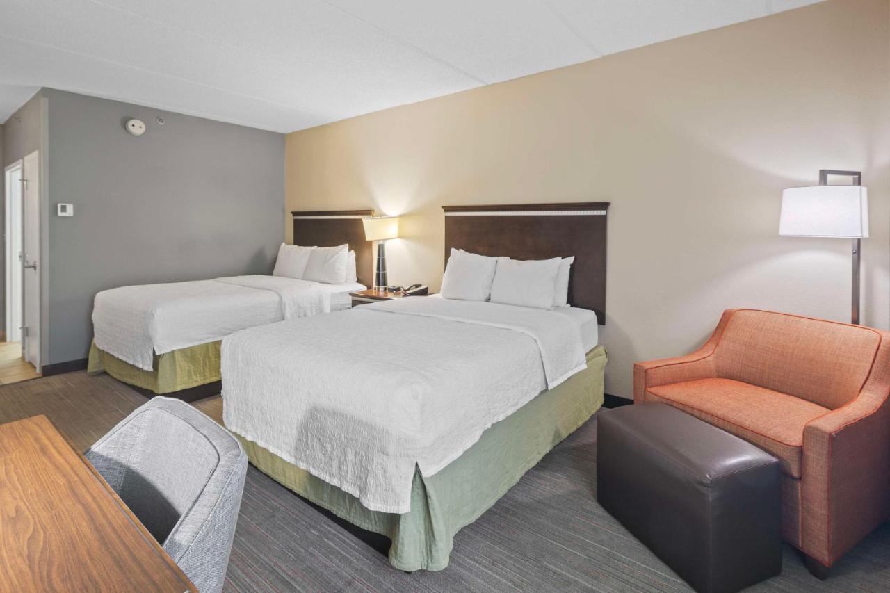 Queen Room - Non-Smoking at Hampton Inn Atlanta/Woodstock