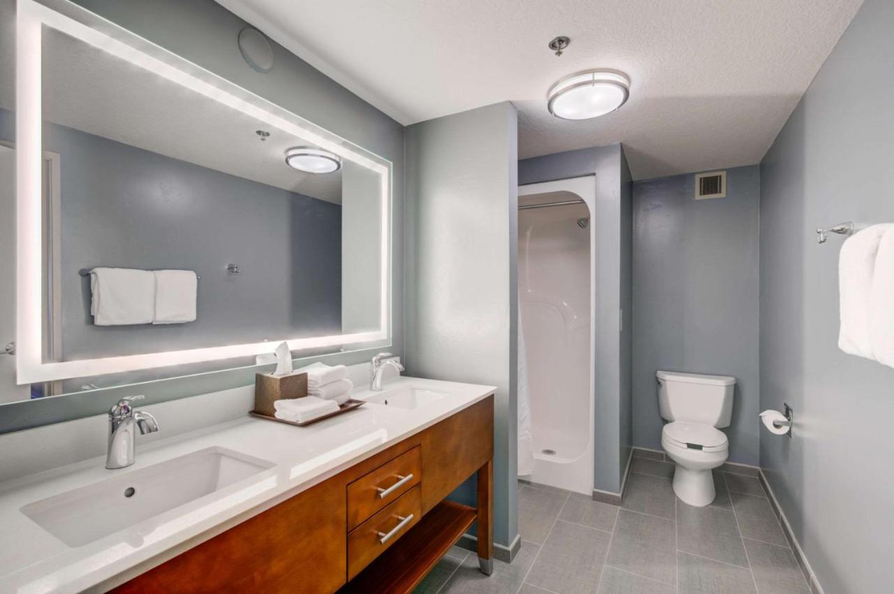 King Room with Sofa Bed and River View - Non-Smoking at Whitefish Riverfront Hotel