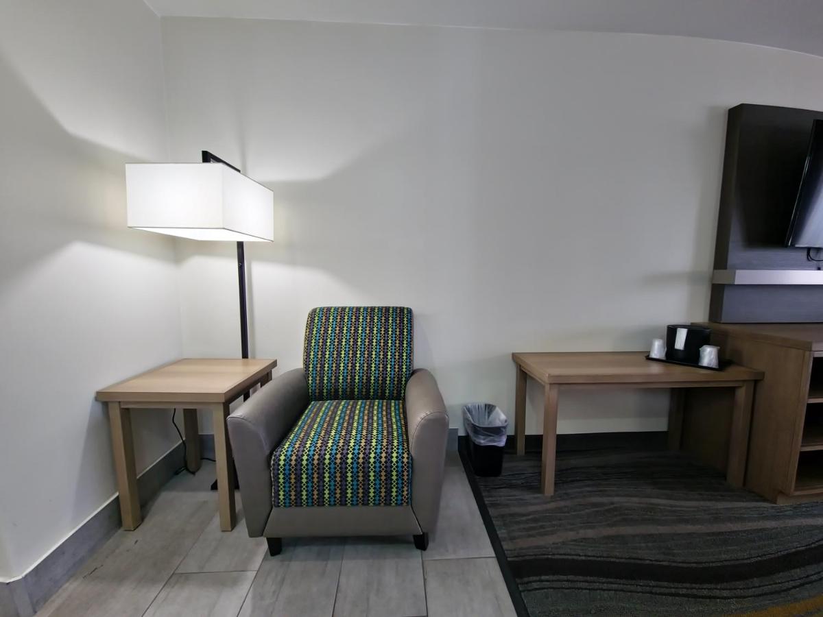 Queen Room with Two Queen Beds at Los Viajeros Inn