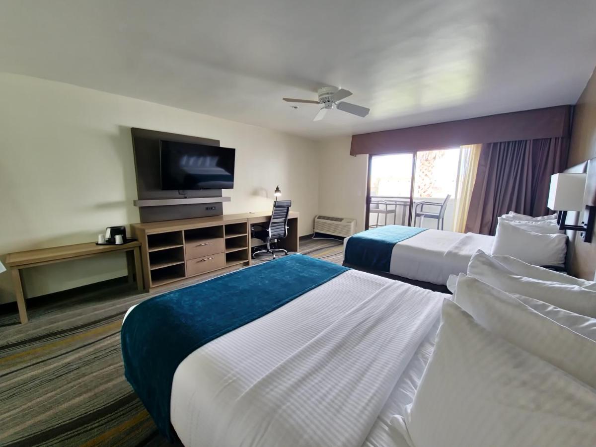 Queen Room with Two Queen Beds at Los Viajeros Inn