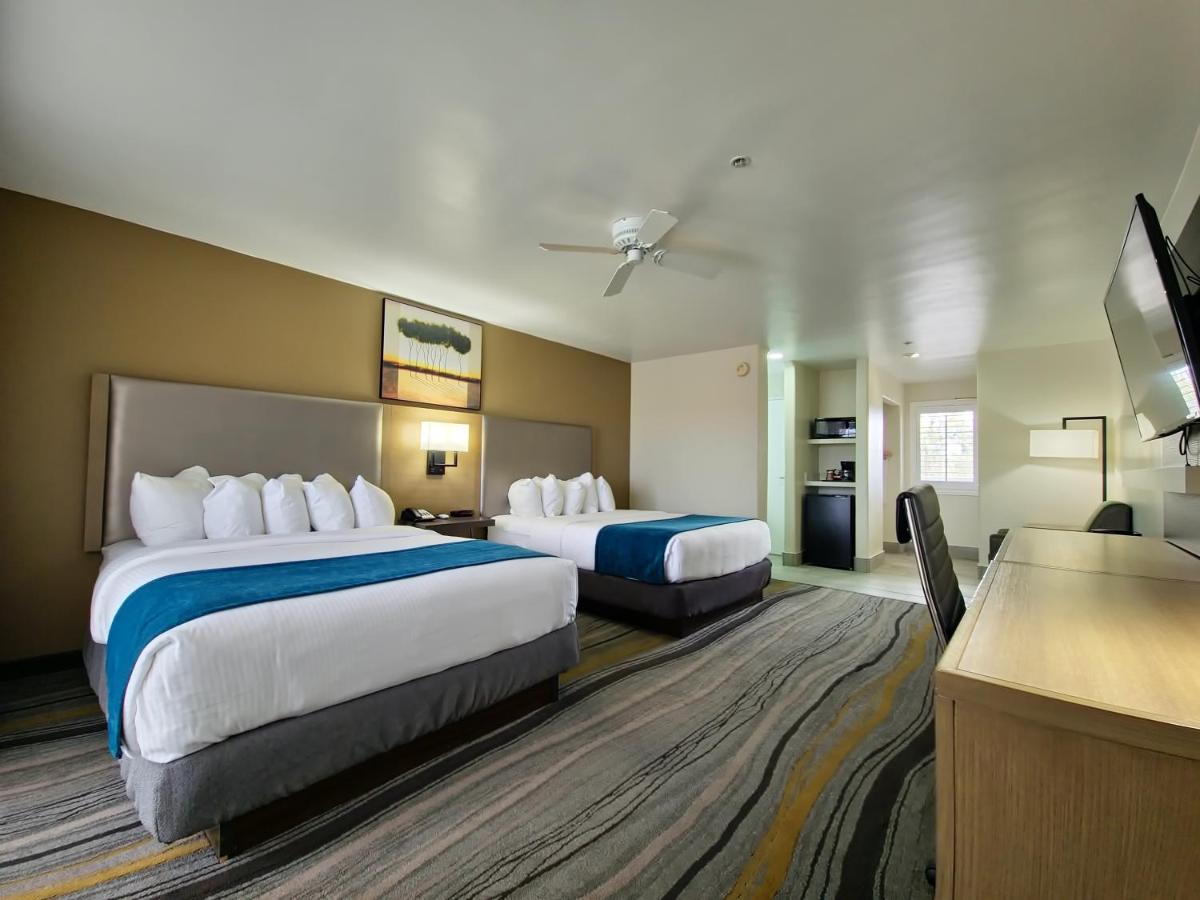 Queen Room with Two Queen Beds at Los Viajeros Inn