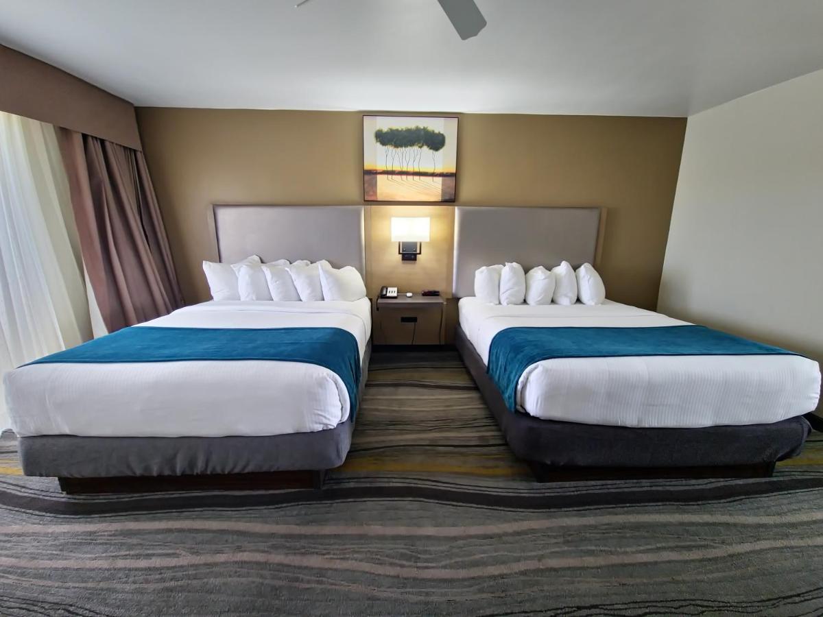 Queen Room with Two Queen Beds at Los Viajeros Inn