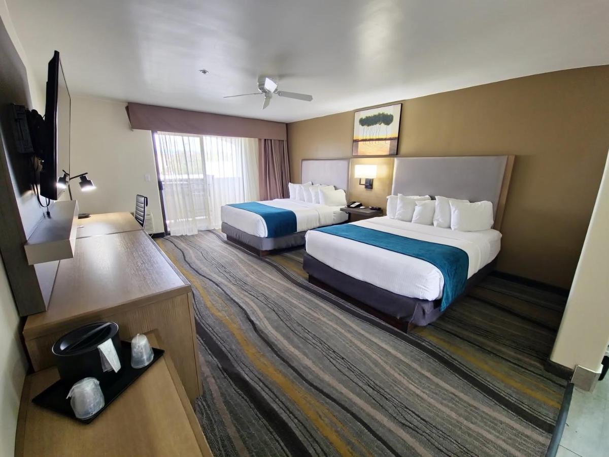 Queen Room with Two Queen Beds at Los Viajeros Inn