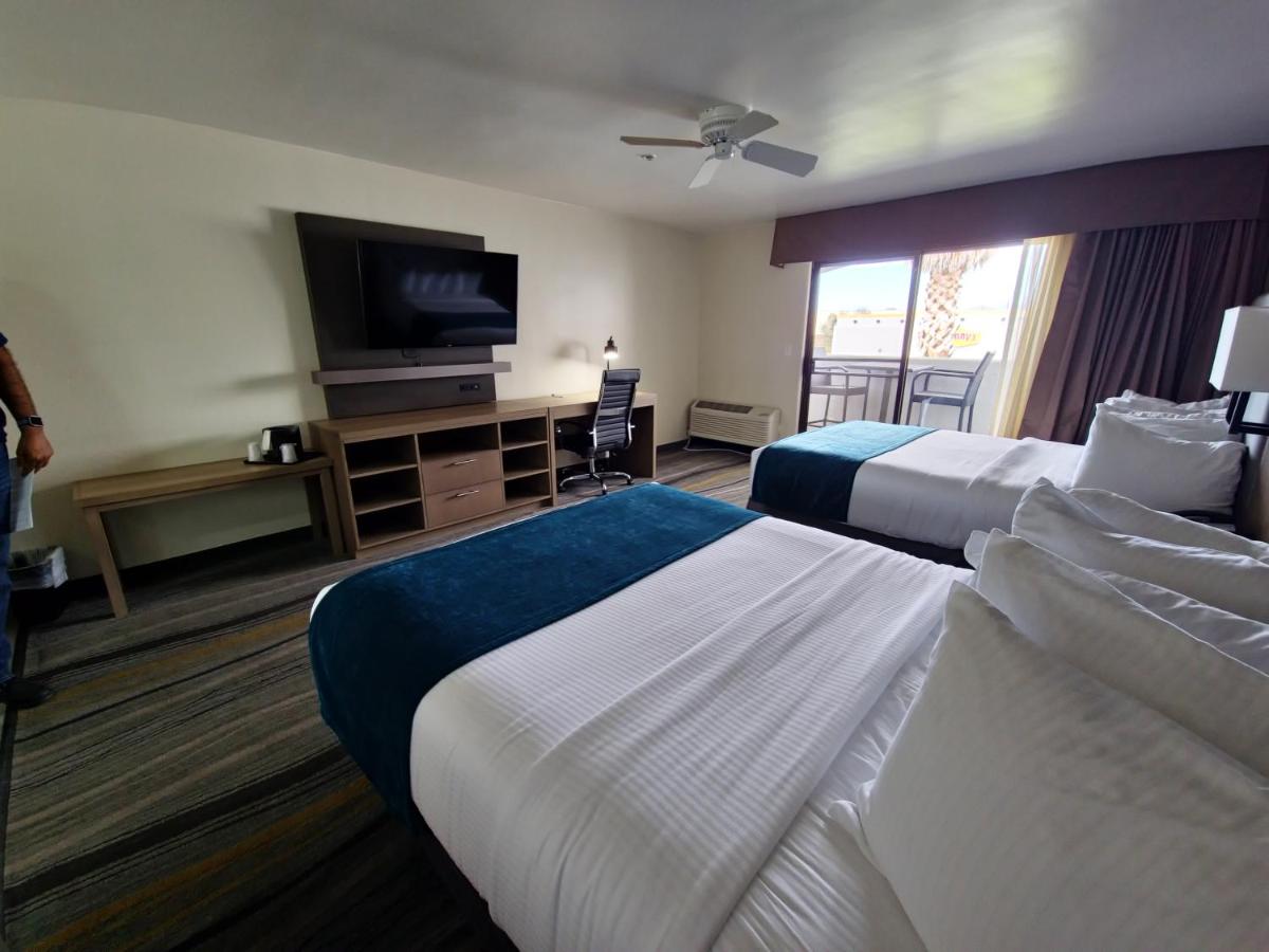 Queen Room with Two Queen Beds at Los Viajeros Inn