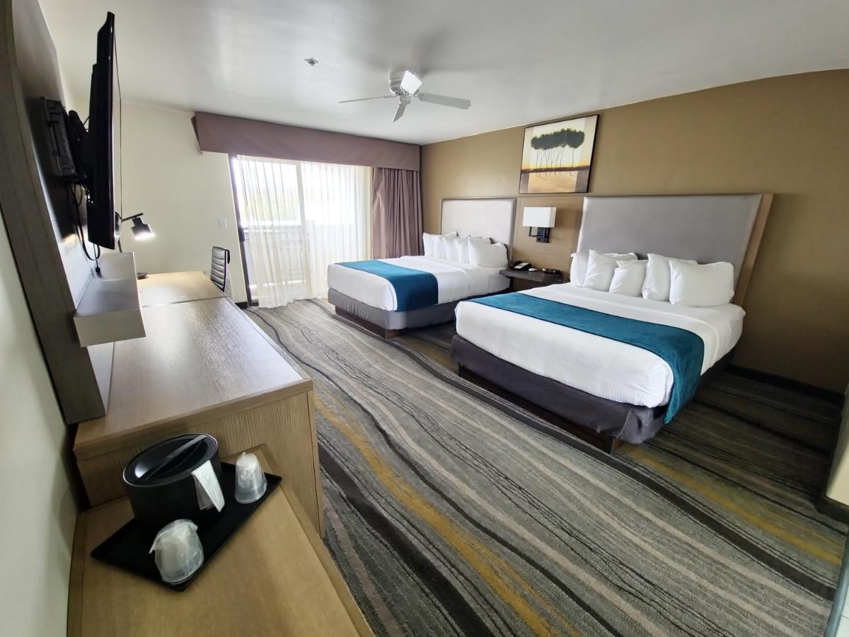 Queen Room with Two Queen Beds at Los Viajeros Inn