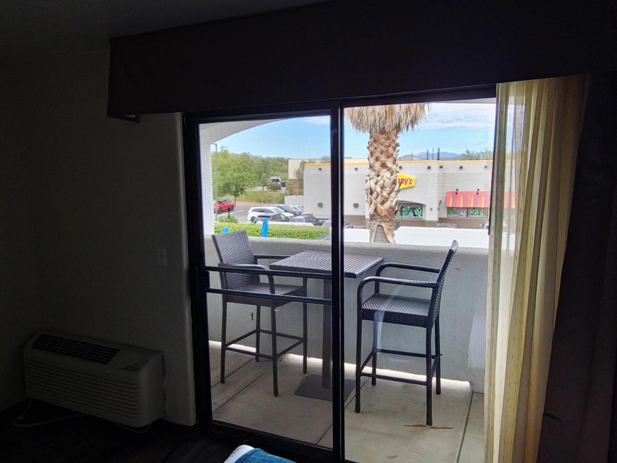 Queen Room with Two Queen Beds at Los Viajeros Inn
