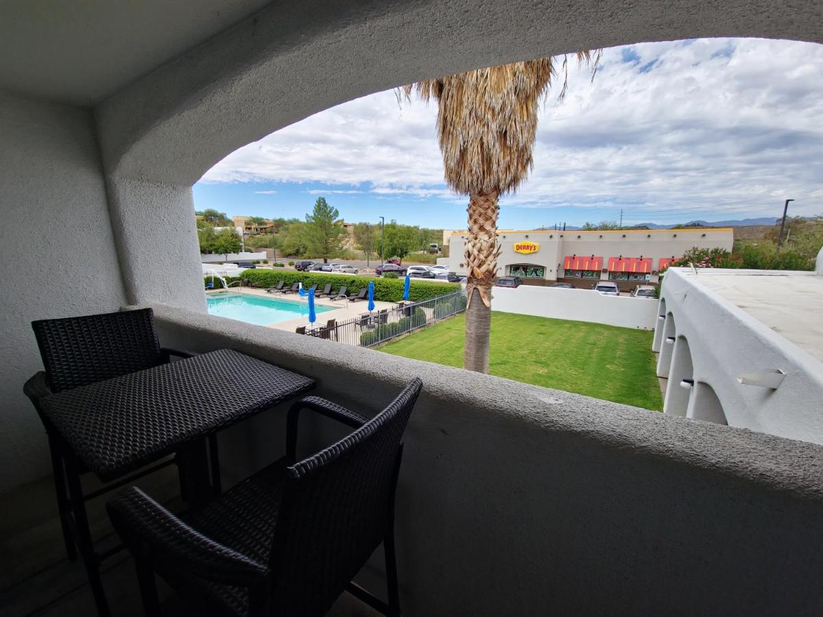 King Room at Los Viajeros Inn