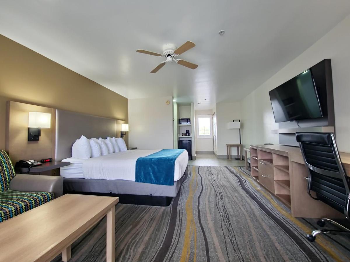 King Room at Los Viajeros Inn