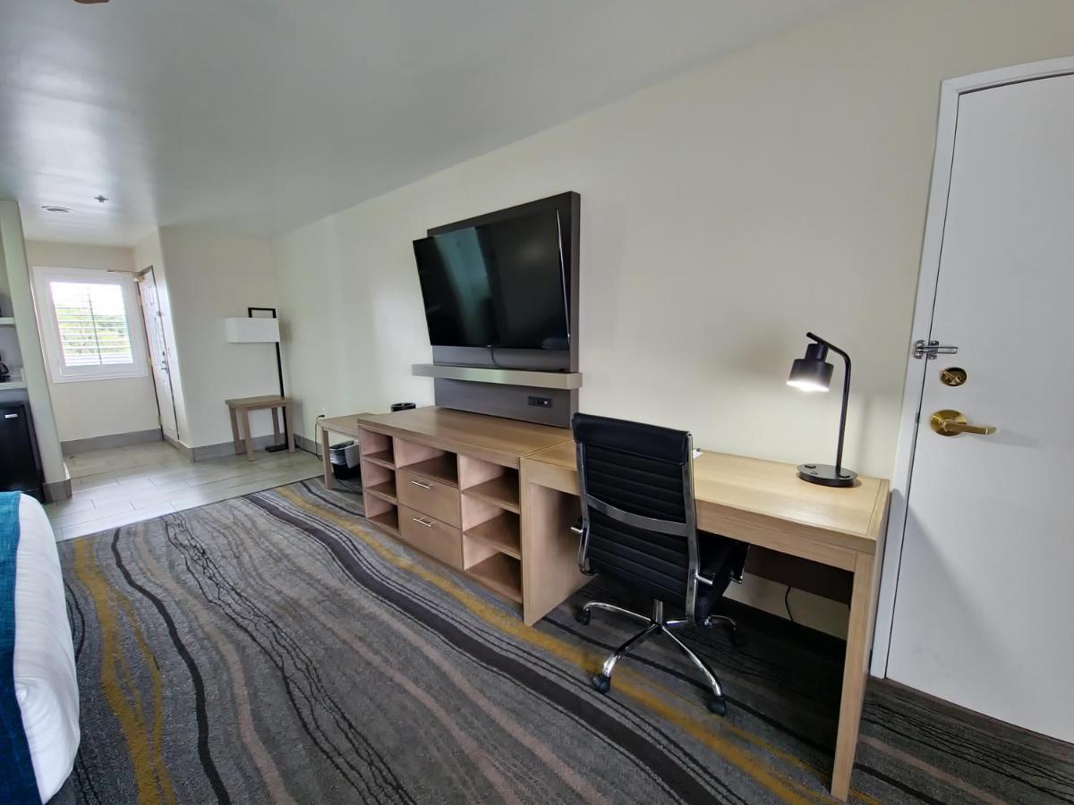 King Room at Los Viajeros Inn