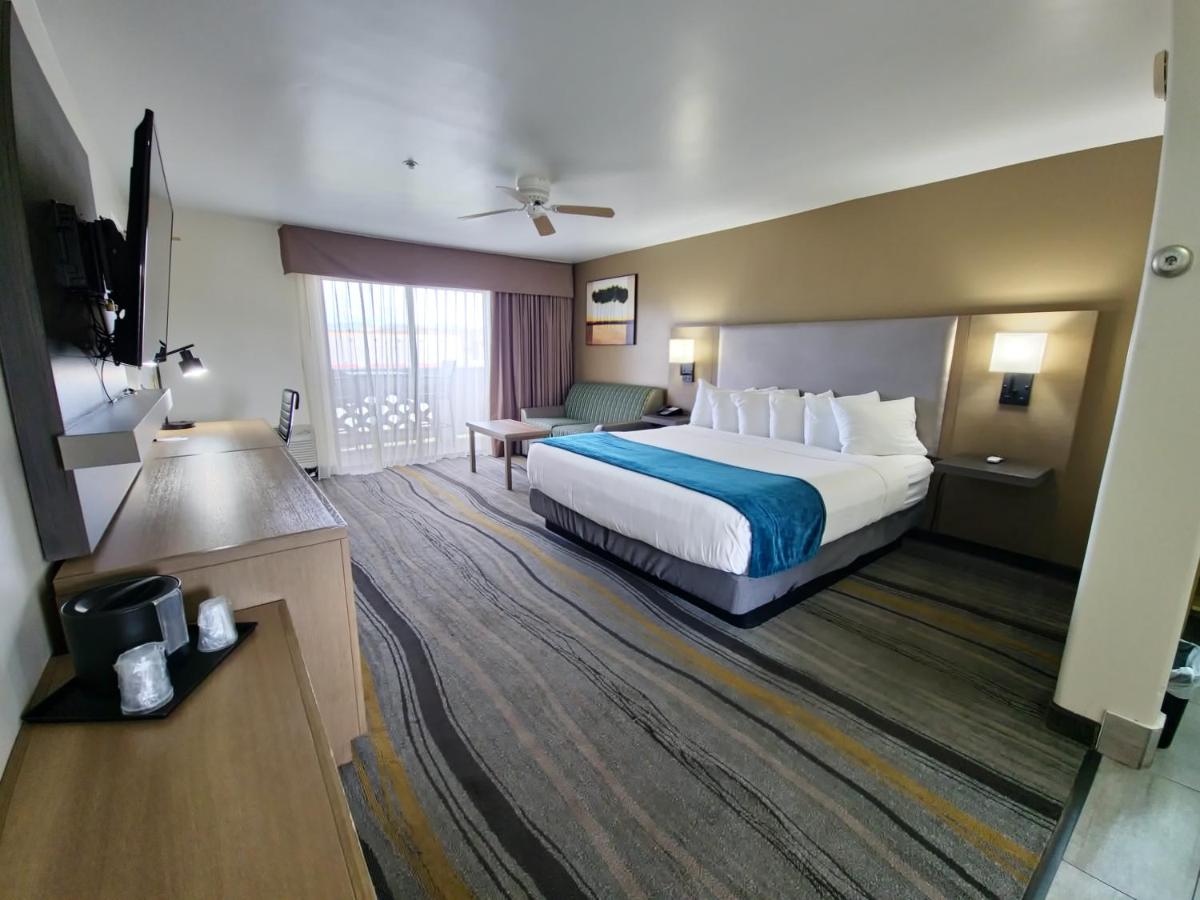 King Room at Los Viajeros Inn