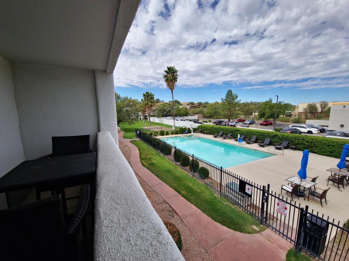 King Room at Los Viajeros Inn