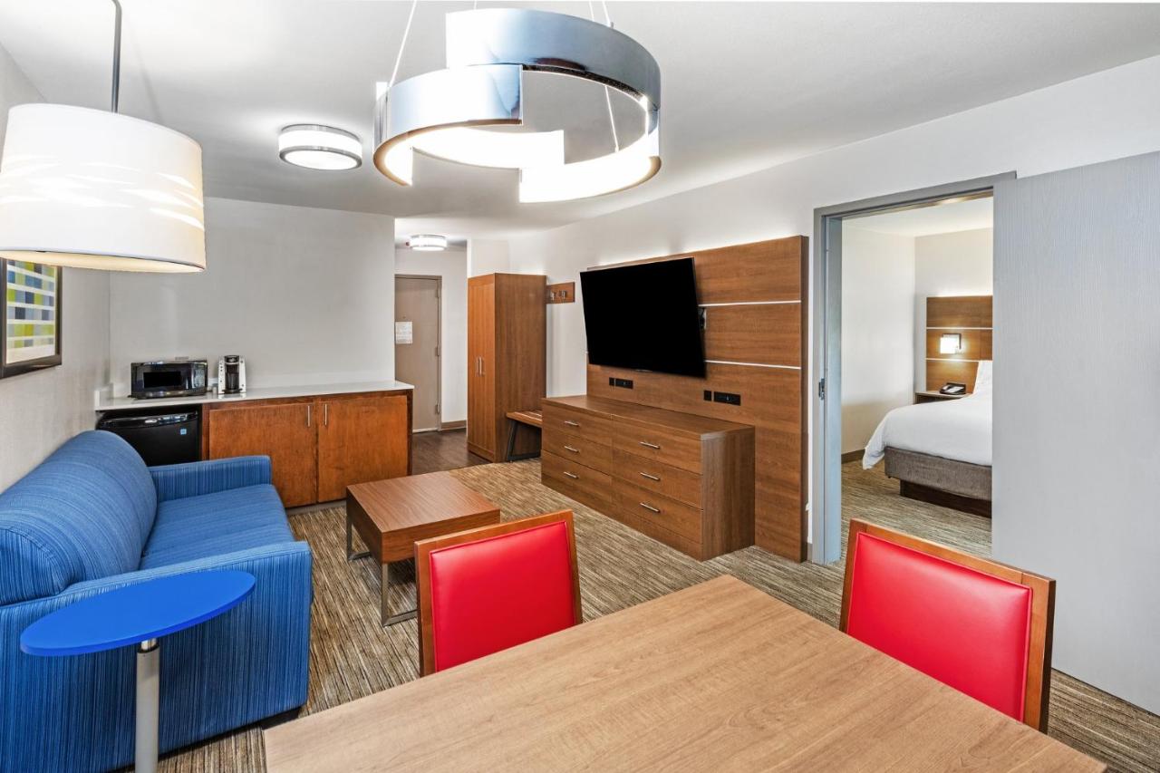 King Suite - Non-Smoking at Holiday Inn Express & Suites Sulphur (Lake Charles) by IHG