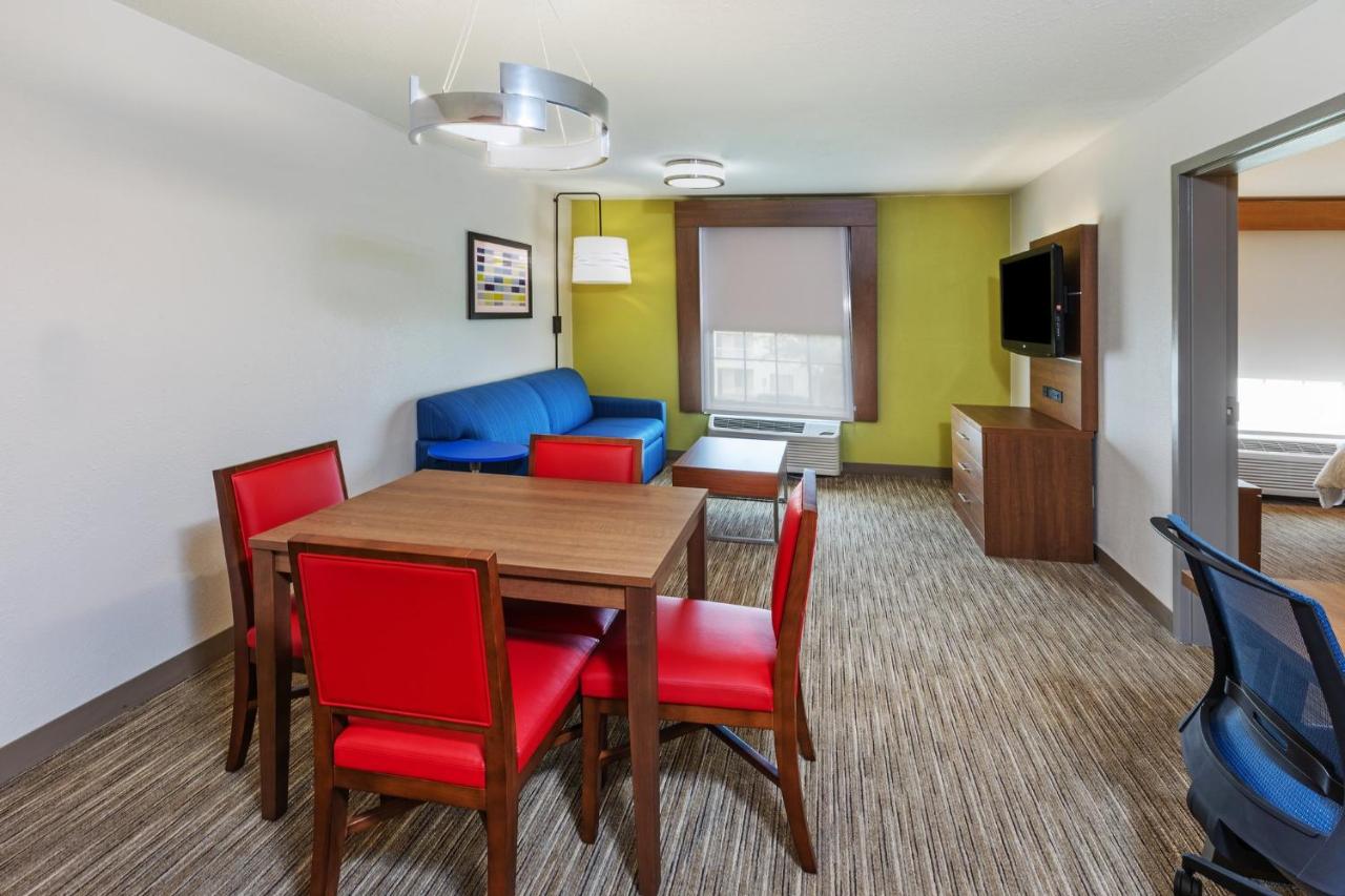 King Suite - Non-Smoking at Holiday Inn Express & Suites Sulphur (Lake Charles) by IHG