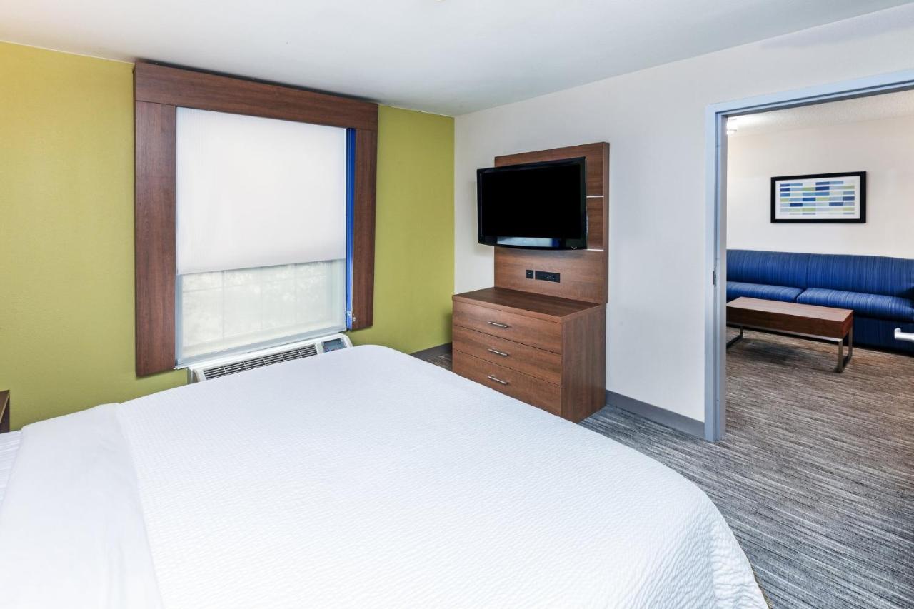 King Suite - Non-Smoking at Holiday Inn Express & Suites Sulphur (Lake Charles) by IHG