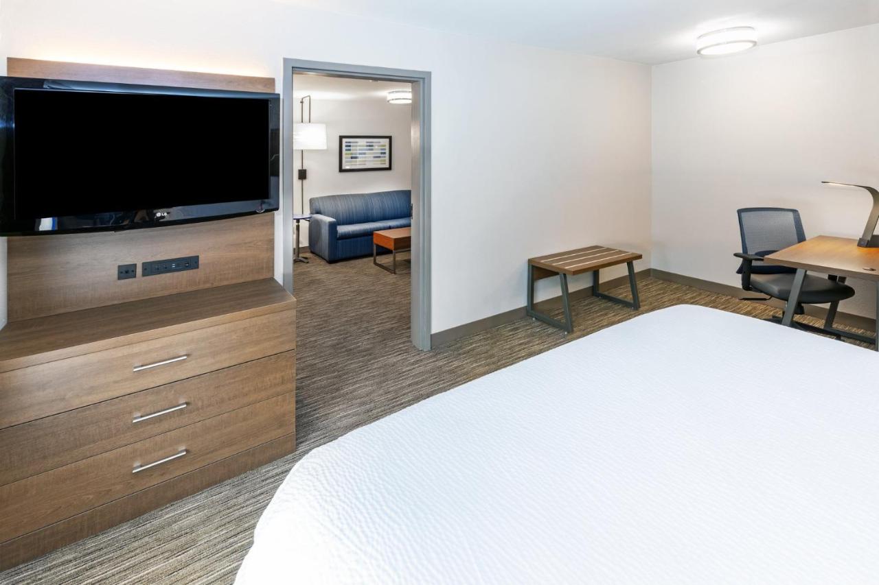 King Suite - Non-Smoking at Holiday Inn Express & Suites Sulphur (Lake Charles) by IHG