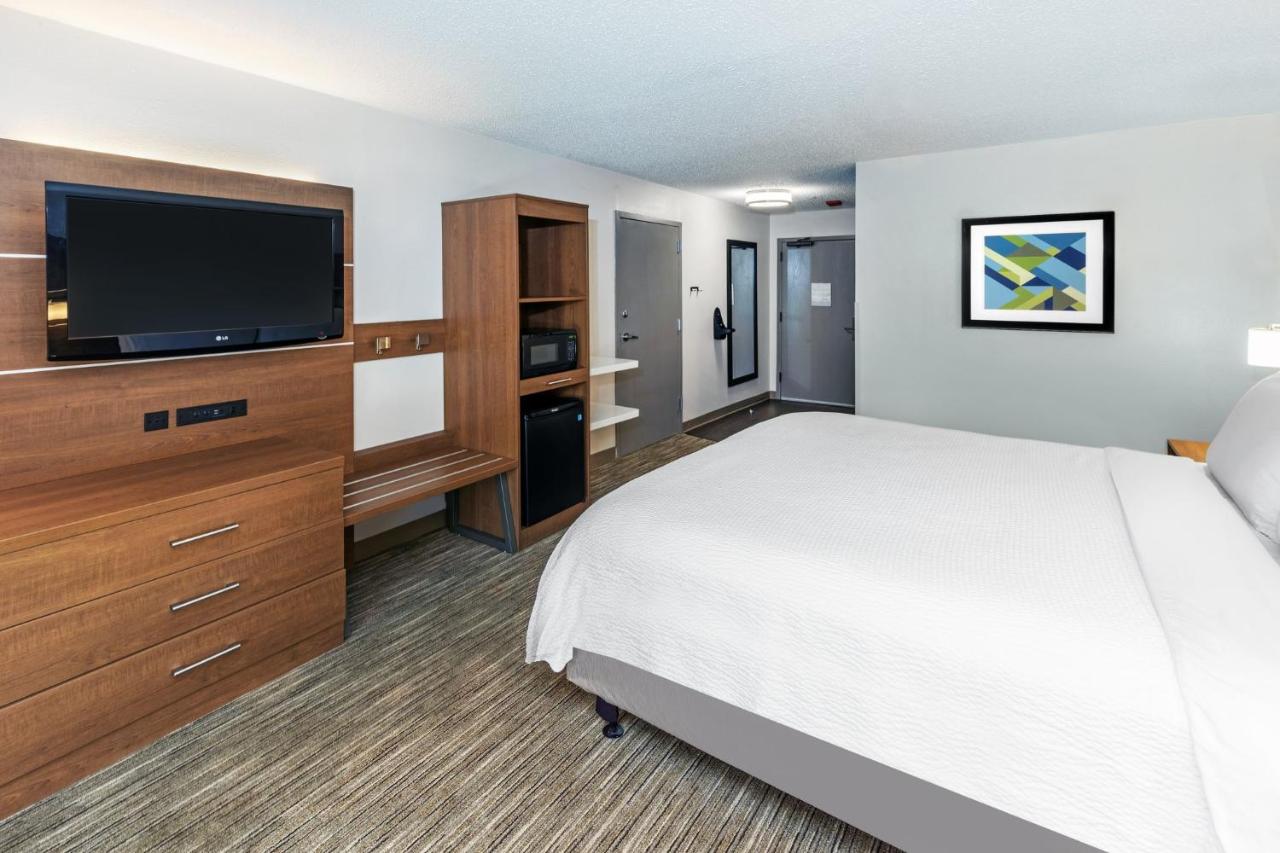 King Room with Handicap Accessible Roll In Shower at Holiday Inn Express & Suites Sulphur (Lake Charles) by IHG