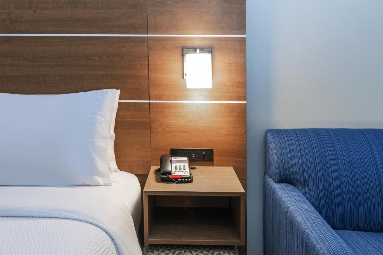 King Suite - Non-Smoking at Holiday Inn Express & Suites Sulphur (Lake Charles) by IHG